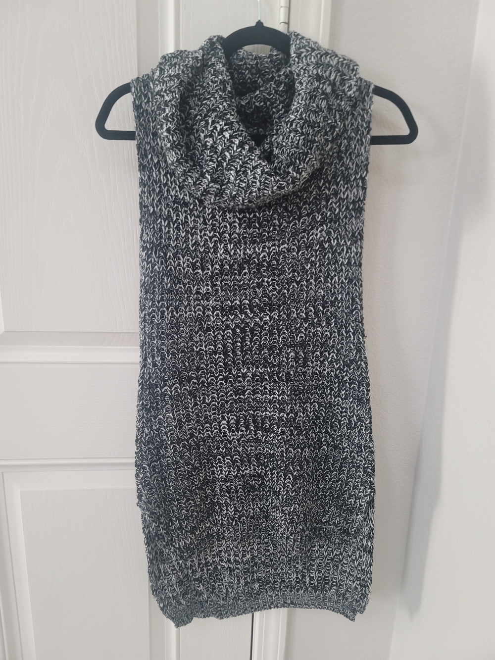 Rue21 Black & White Marled Sleeveless Cowl Neck Sweater